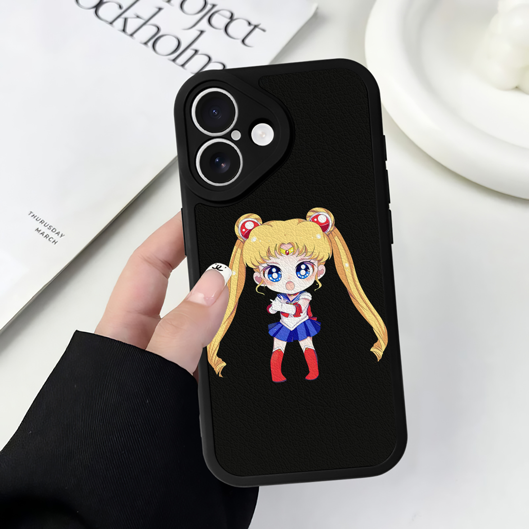 （画像用） 美少女戦士セーラームーン 月野 うさぎ つきの うさぎ Sailor Moon Tsukino Usagi 【iPhone 16シリーズ対応】シリコンスマホケース（レザー調） 材質：シリコン